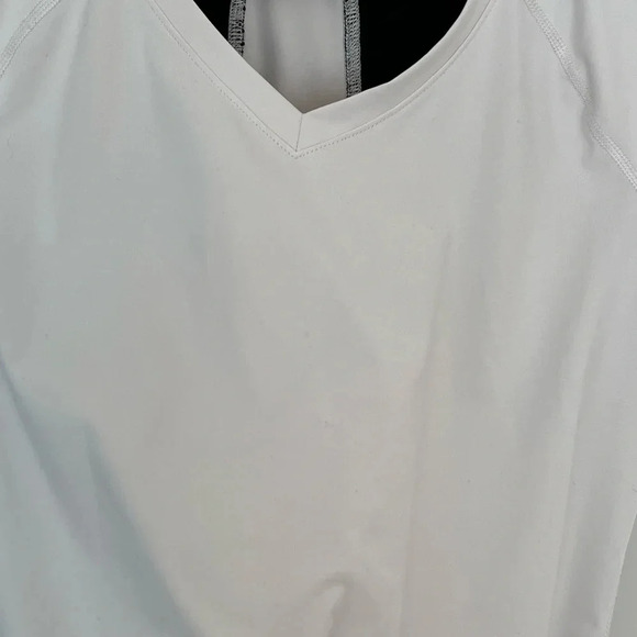 5/20$ Hyba black white and  gold running shirt size XS - Picture 4 of 5